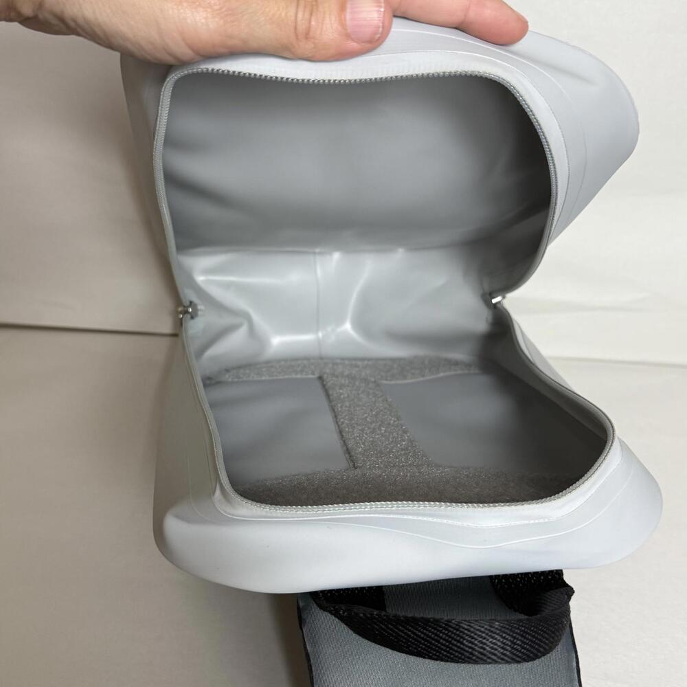 Stylish Waterproof Backpack - Modern Design - Picture 5 of 8
